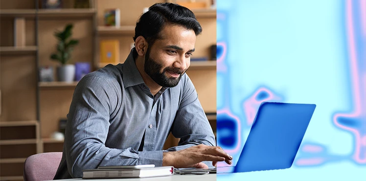 Một chuyên gia làm việc với AI agent trên máy tính, minh họa cho việc quản trị và bảo mật AI trong doanh nghiệp.