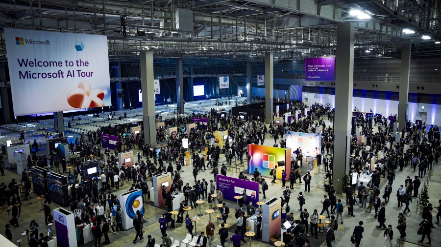 Toàn cảnh sự kiện Microsoft AI Tour tại Tokyo với hàng ngàn người tham dự.